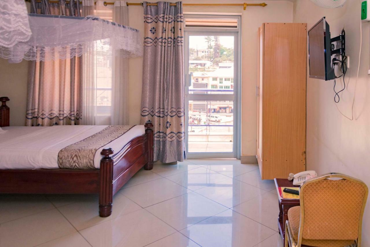G-One Hotel Kampala Eksteriør billede